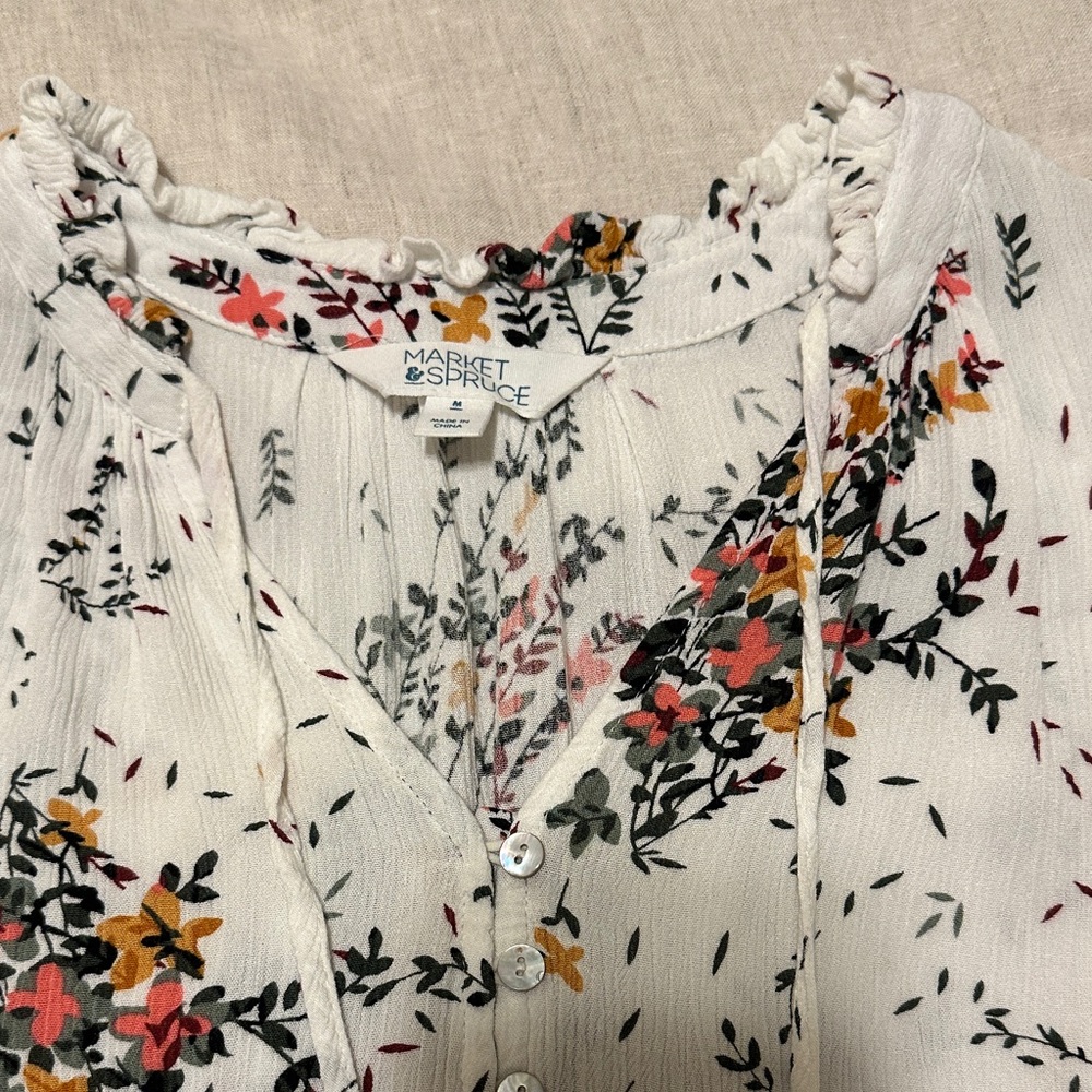 Market & Spruce White Floral Top - Picture 3 of 3